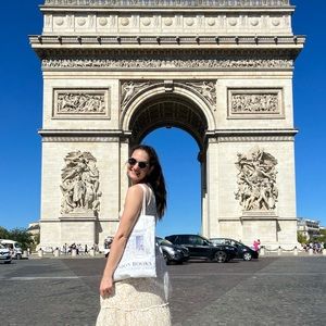 Meet your Posher, Julieta